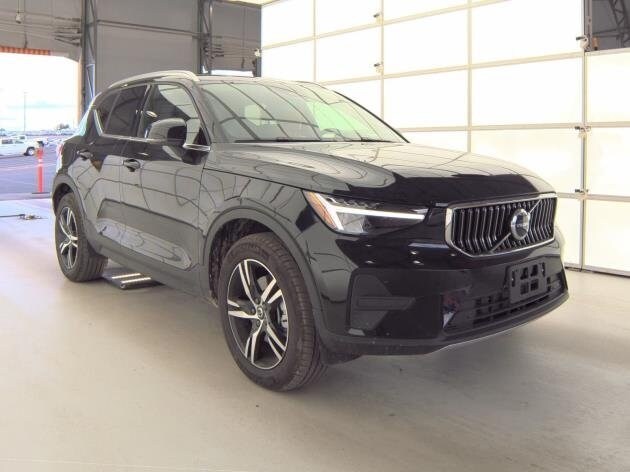 2025 Volvo XC40 Core photo 2