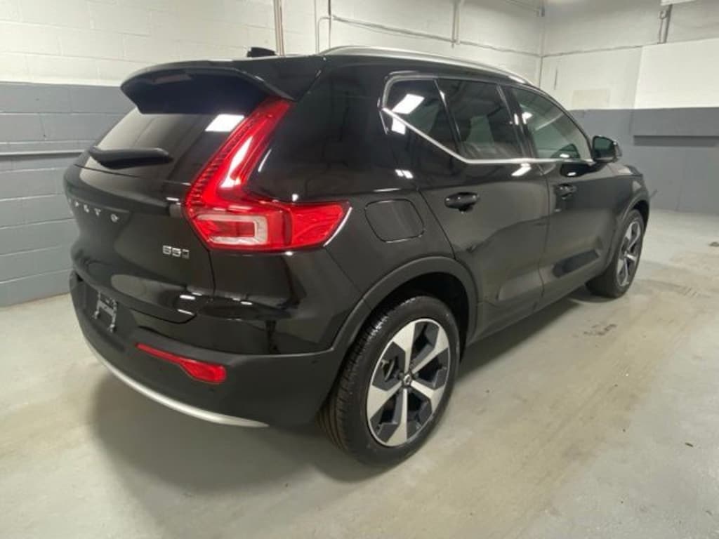Used 2025 Volvo XC40 B5 Plus Bright Theme SUV