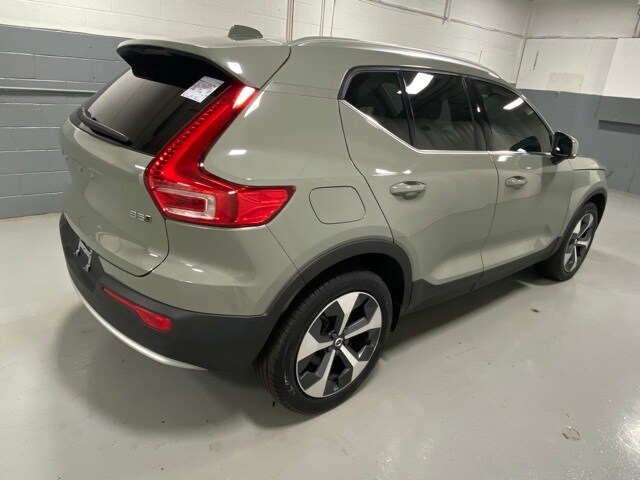 2024 Volvo XC40 Plus photo 2