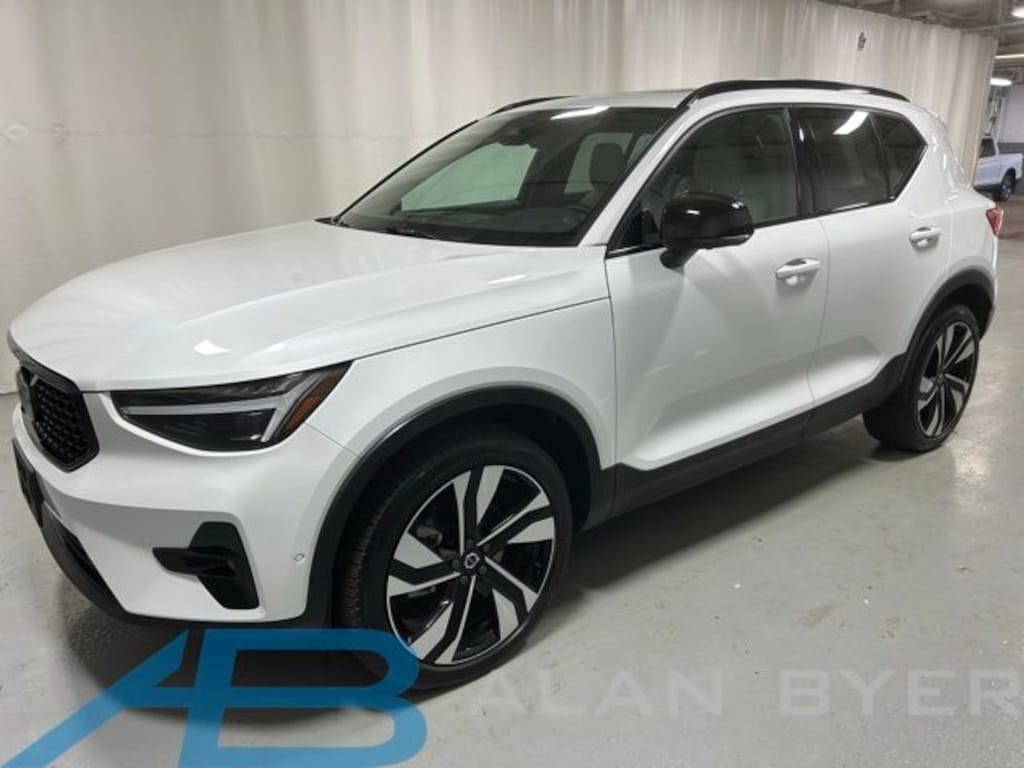 Used 2024 Volvo XC40 Ultimate SUV