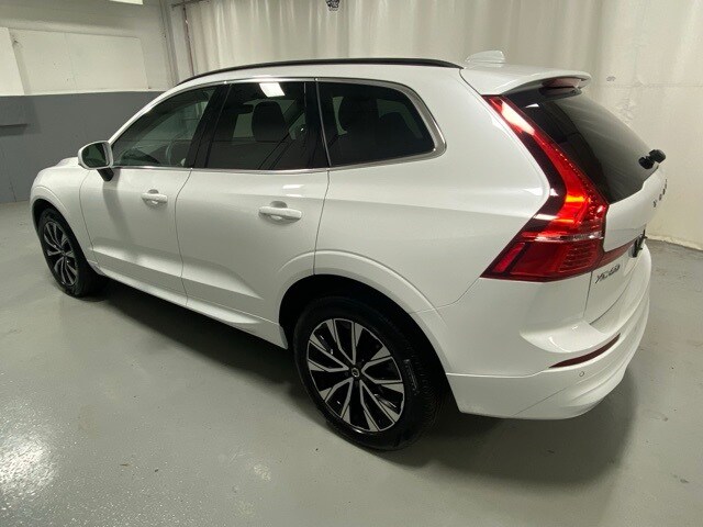 2023 Volvo XC60 B5 Core photo 2
