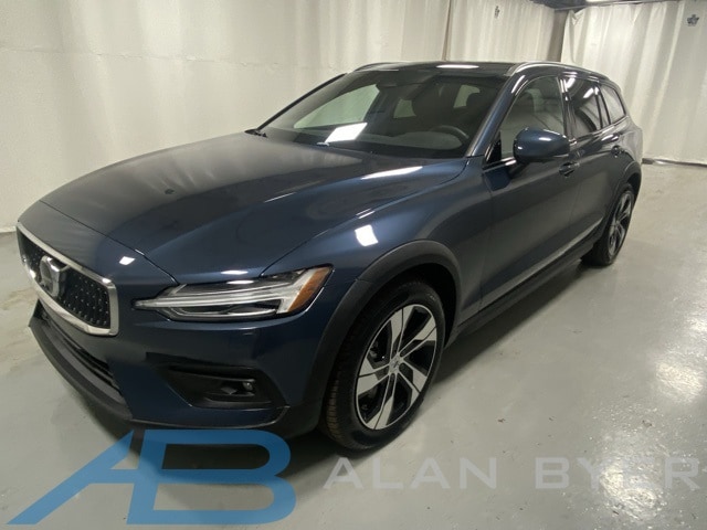 2025 Volvo V60 Cross Country Plus
