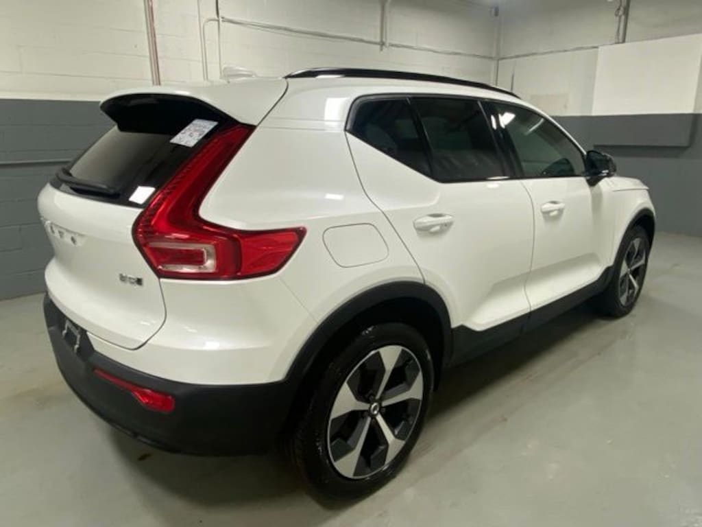 Used 2024 Volvo XC40 B5 Plus Dark Theme SUV