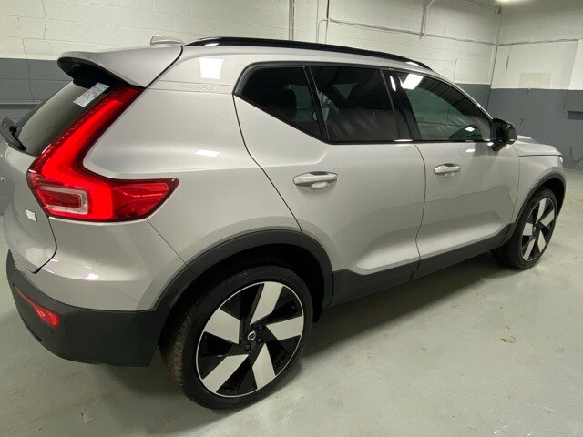 2023 Volvo XC40 Recharge Ultimate photo 3
