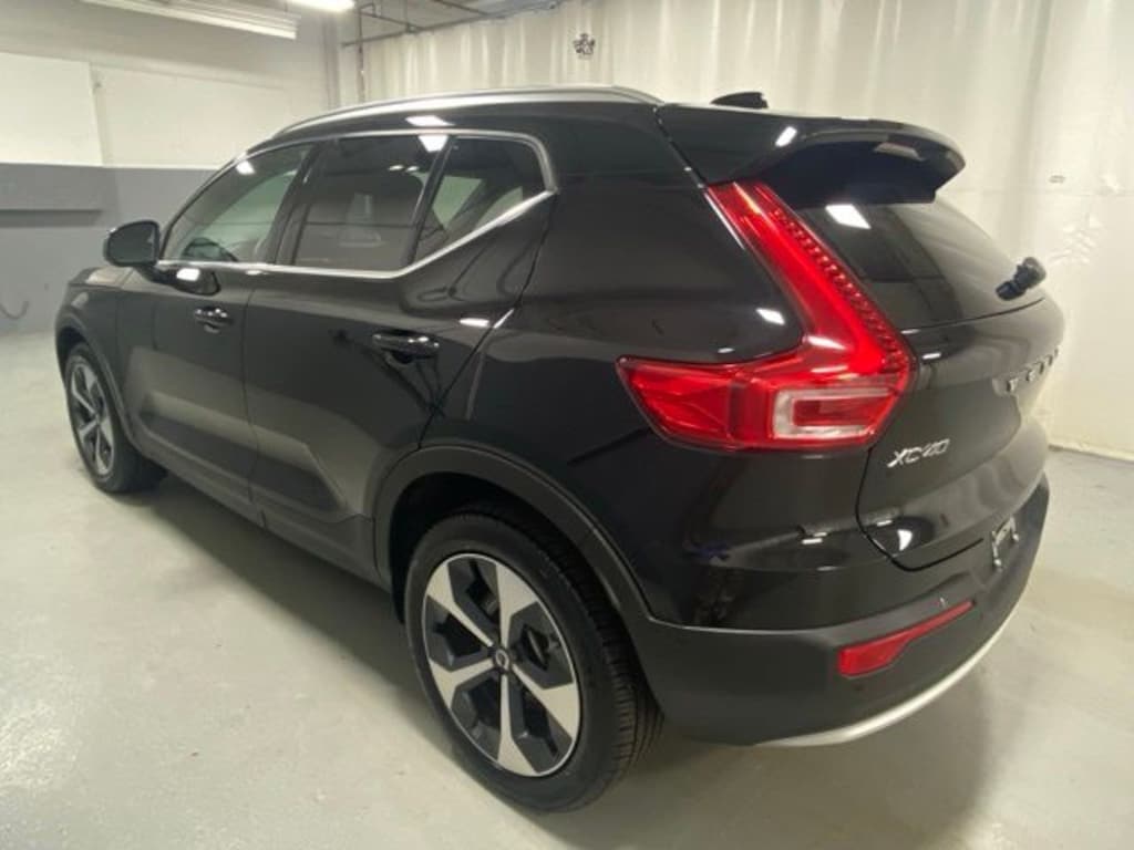 Used 2025 Volvo XC40 B5 Plus Bright Theme SUV