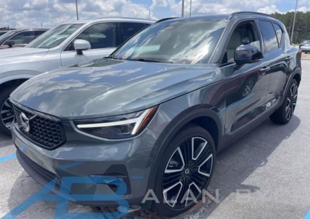 Used 2026 Volvo XC40 B5 Ultra SUV