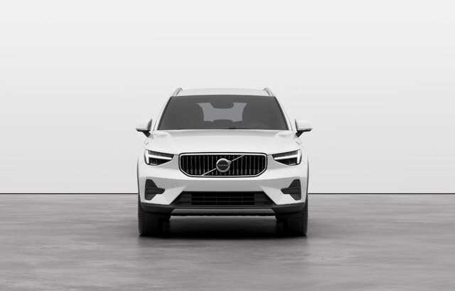 2025 Volvo XC40 Core photo 4