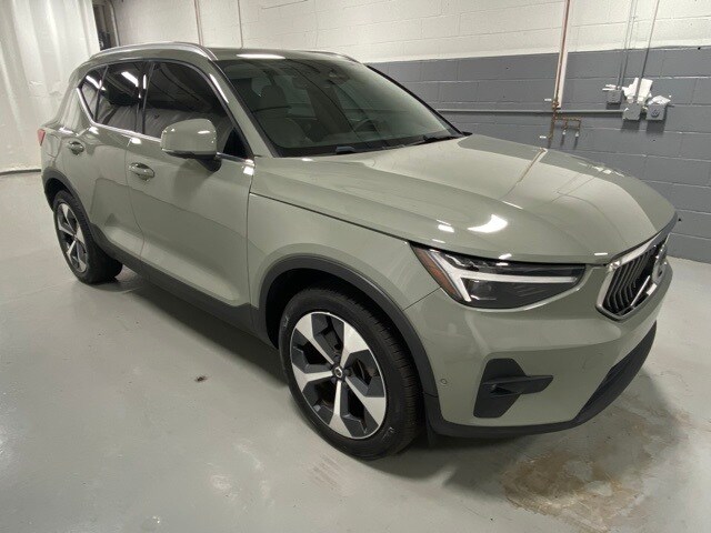 2024 Volvo XC40 Plus photo 3