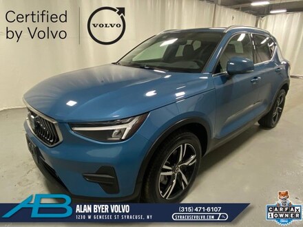 2025 Volvo XC40 B5 Core SUV