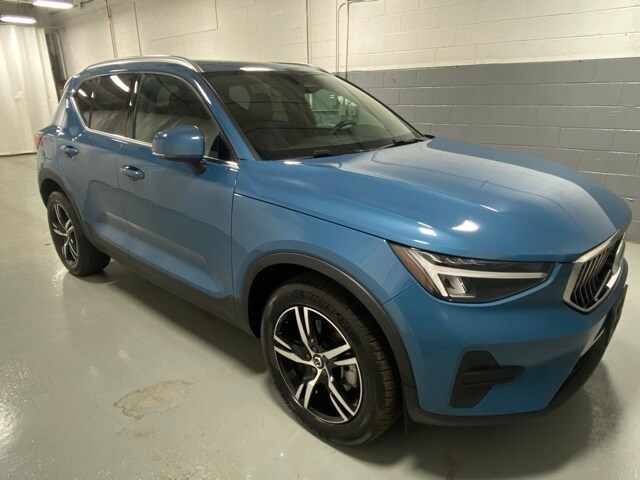 2025 Volvo XC40 Core photo 4