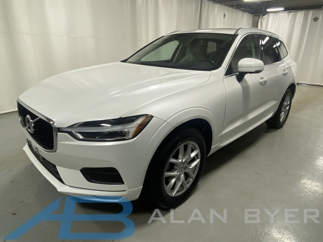 2021 Volvo XC60 Momentum's photo