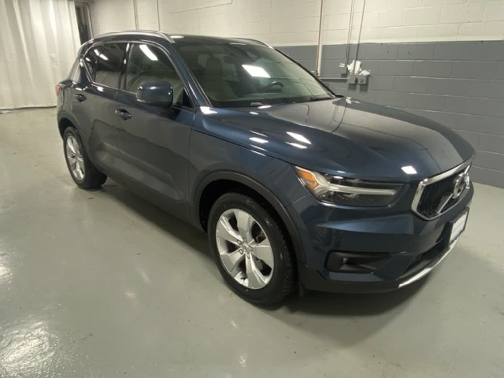 Used 2021 Volvo XC40 Momentum SUV