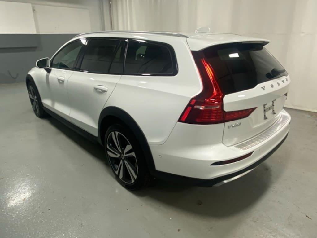 Used 2024 Volvo V60 Cross Country B5 Plus Wagon