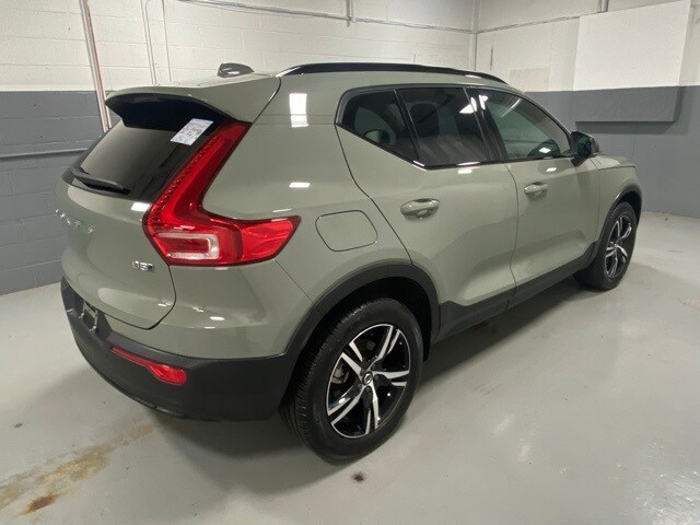 2024 Volvo XC40 Core photo 2