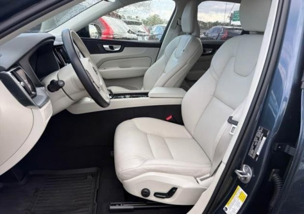 Certified 2025 Volvo XC60 Plug-In Hybrid T8 Plus SUV