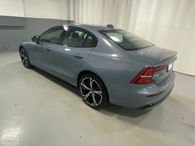 2024 Volvo S60 B5 Core photo 2
