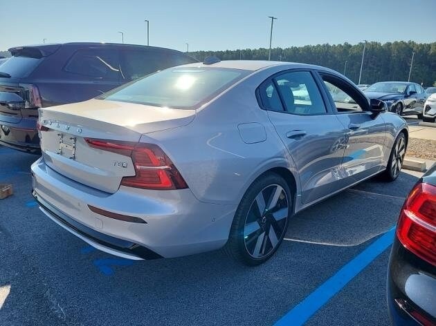 2025 Volvo S60 T8 photo 2