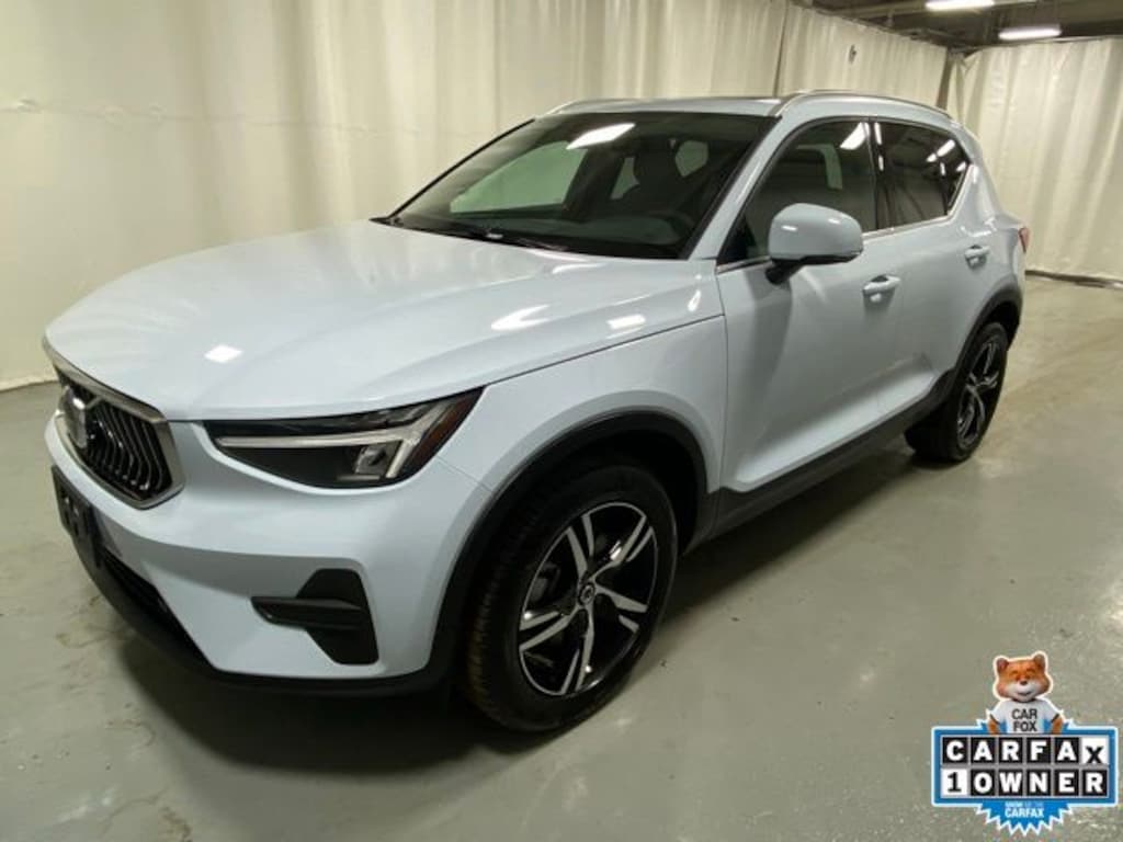 Used 2025 Volvo XC40 B5 Core SUV