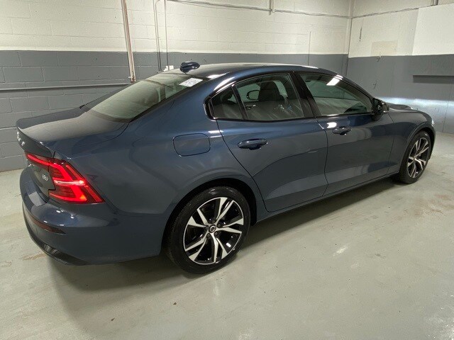 2025 Volvo S60 B5 Core photo 3