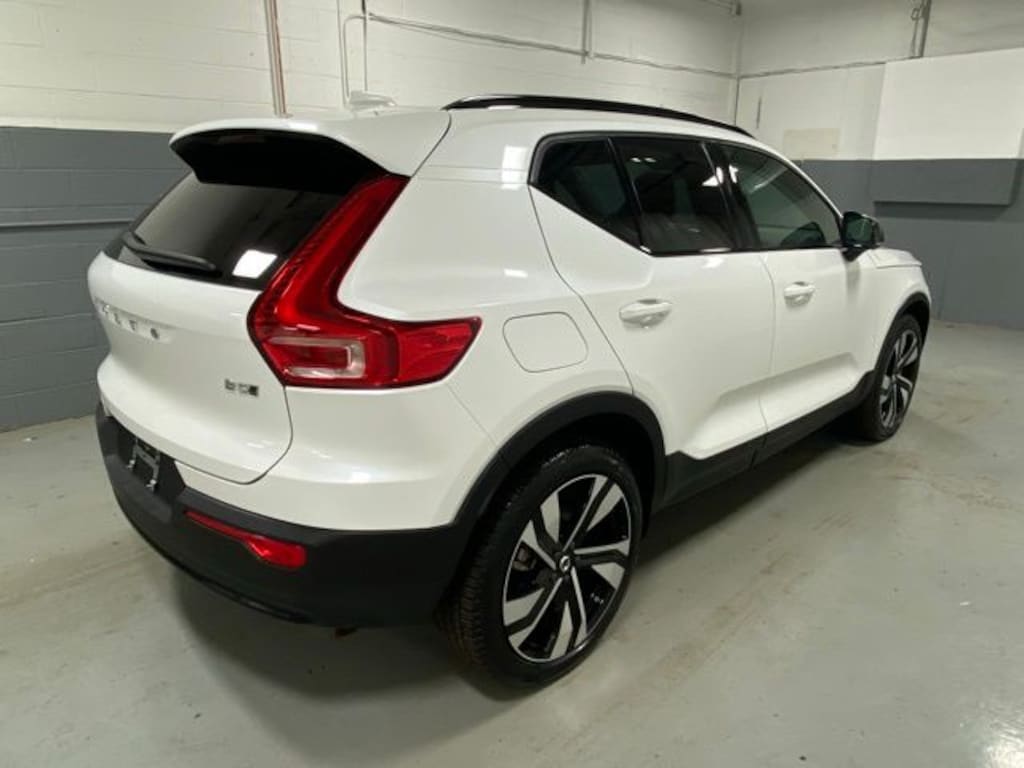 Used 2025 Volvo XC40 B5 Plus Dark Theme SUV