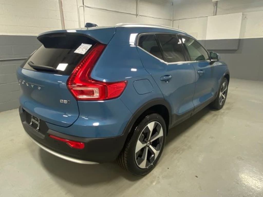 Used 2025 Volvo XC40 B5 Plus Bright Theme SUV
