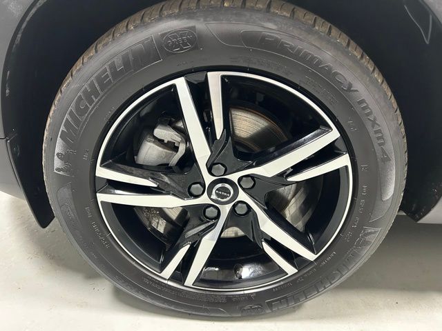 2025 Volvo XC40 Core - Photo 6