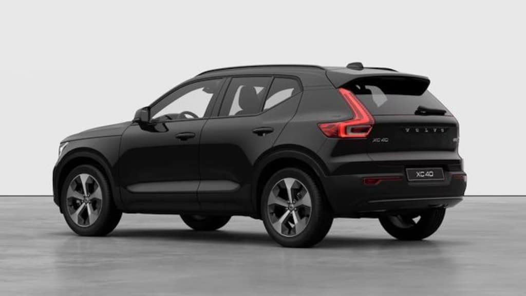 New 2026 Volvo XC40 B5 Core SUV