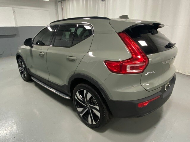 2023 Volvo XC40 Plus photo 2