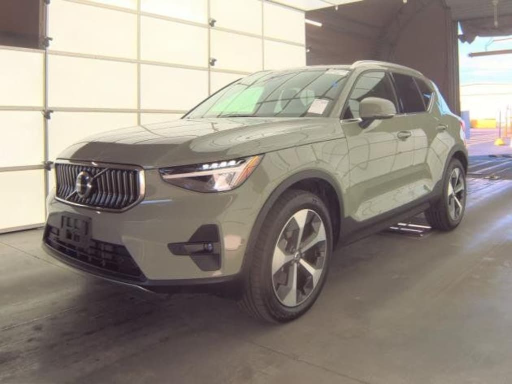 Used 2025 Volvo XC40 B5 Plus Bright Theme SUV