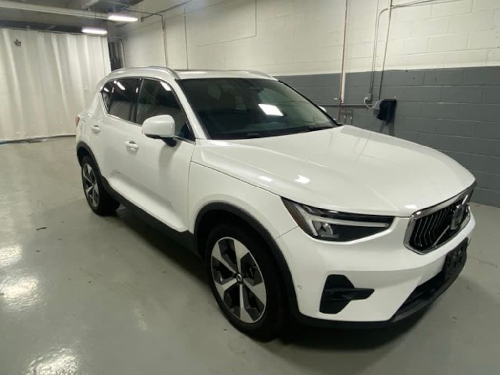 Used 2023 Volvo XC40 B5 Plus Bright Theme SUV