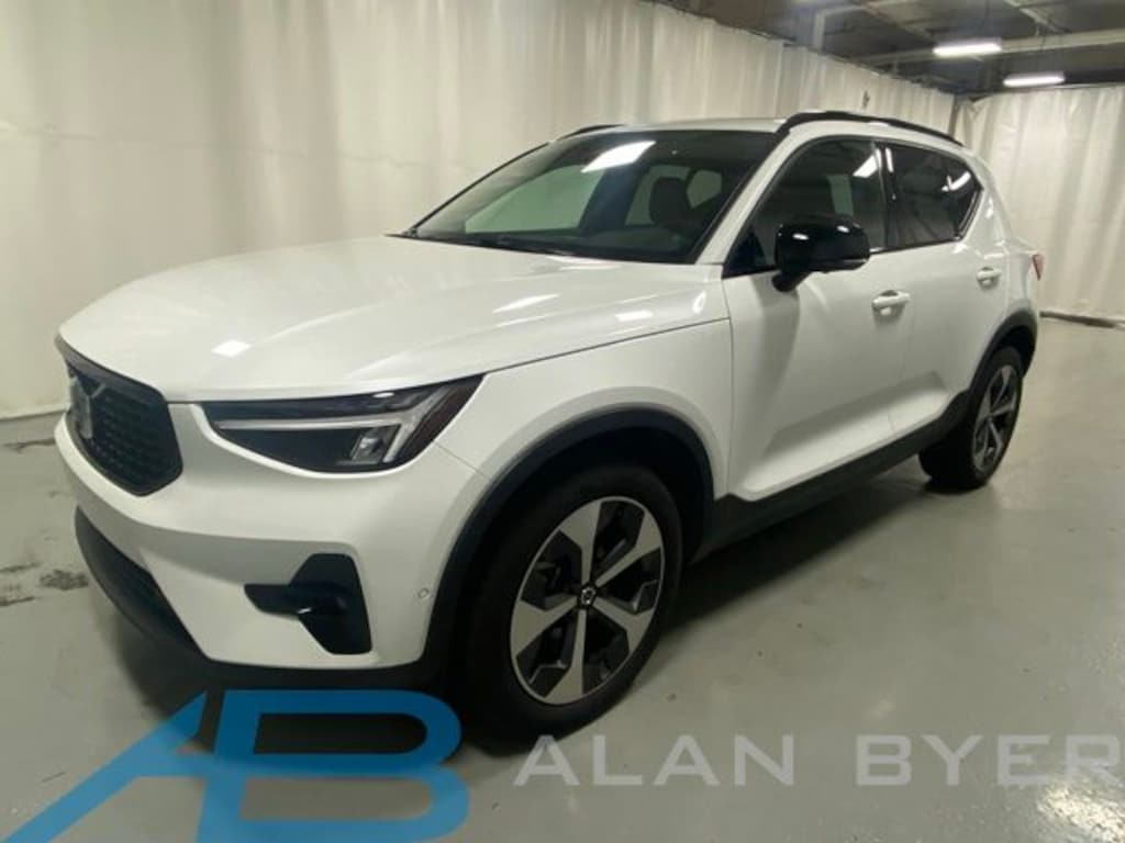 Used 2023 Volvo XC40 B5 Plus Dark Theme SUV