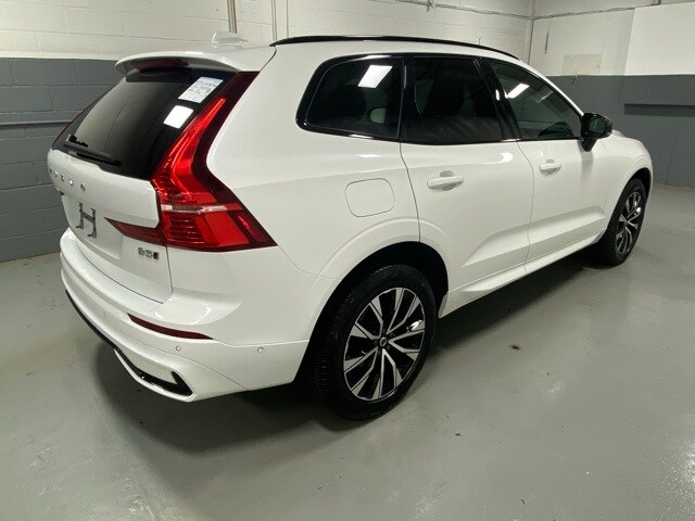 2024 Volvo XC60 B5 Plus photo 3