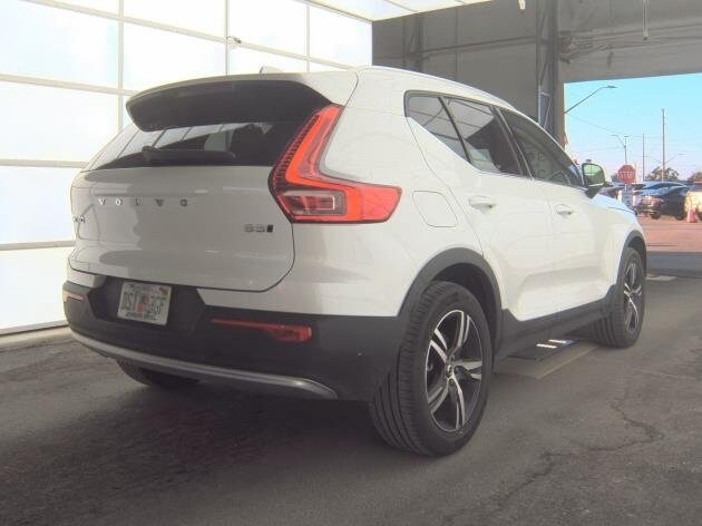 2025 Volvo XC40 Core photo 4