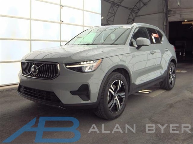 2025 Volvo XC40
