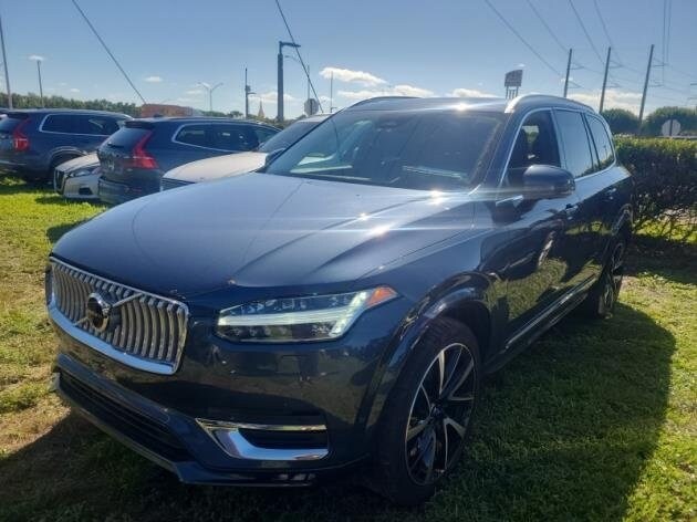 2023 Volvo XC90 B5 Plus photo 2