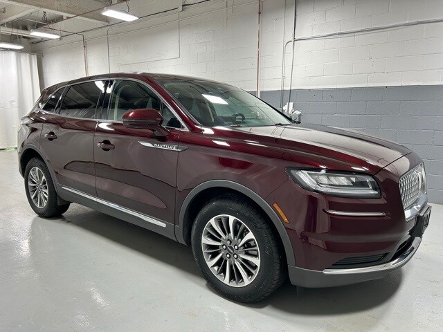 2022 Lincoln Nautilus Standard photo 2
