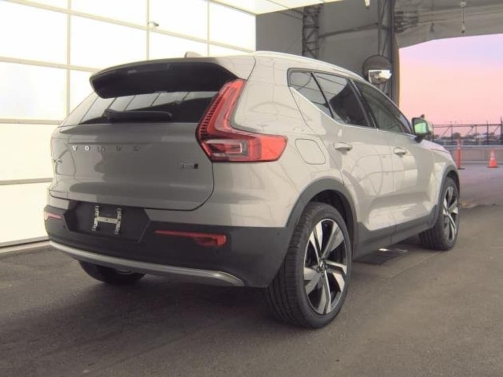 Used 2025 Volvo XC40 B5 Plus Bright Theme SUV
