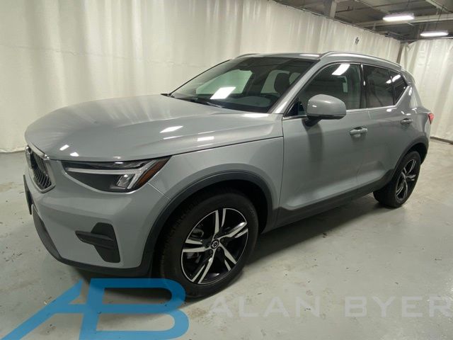 2025 Volvo XC40 B5 Core Bright AWD's photo