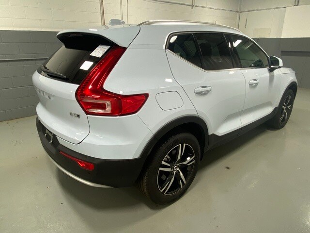 2025 Volvo XC40 Core photo 3
