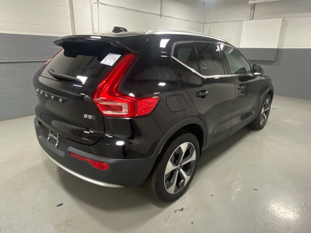 Certified 2024 Volvo XC40 B5 Core SUV