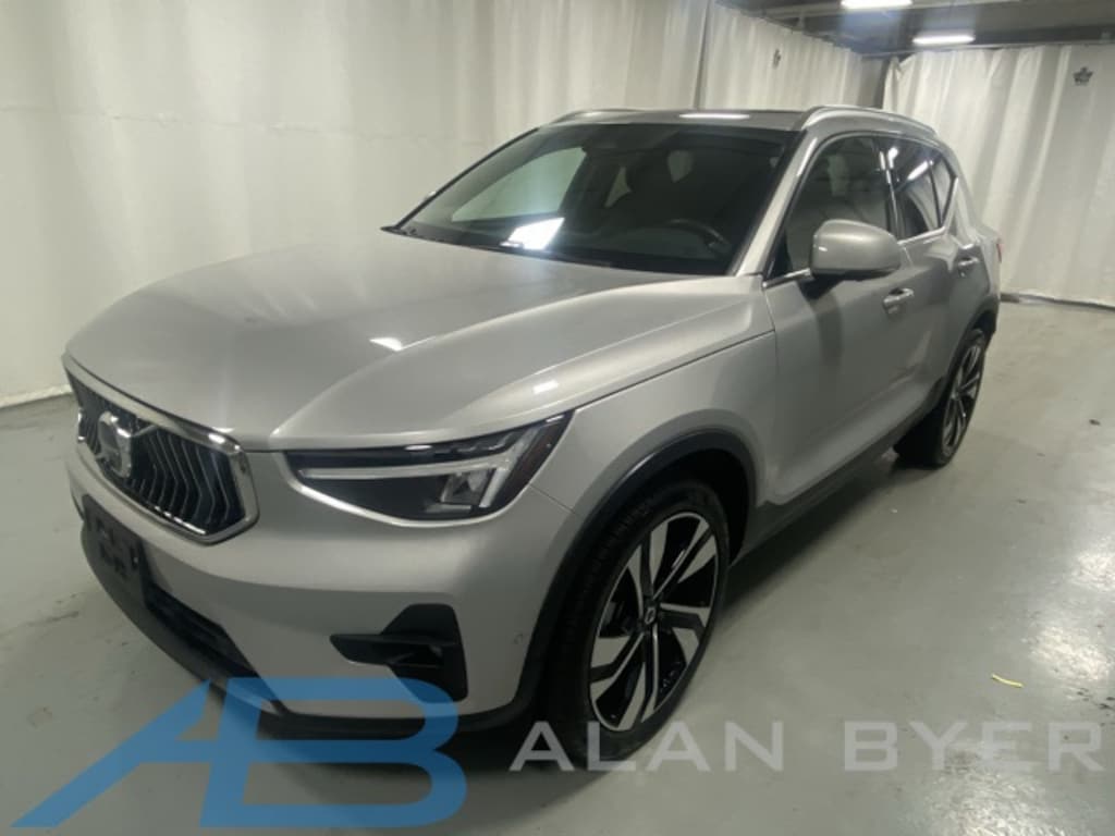 Used 2025 Volvo XC40 B5 Plus Bright Theme SUV