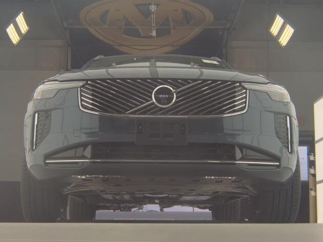 2025 Volvo XC90 Plus photo 2
