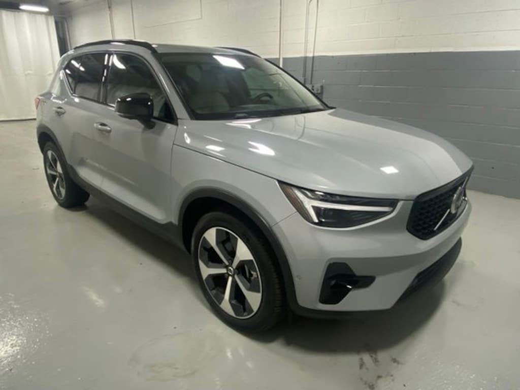 Used 2026 Volvo XC40 B5 Plus SUV