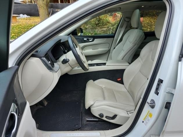 2023 Volvo XC60 Ultimate photo 2