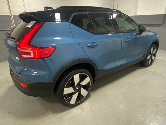 2023 Volvo XC40 Recharge Ultimate photo 3