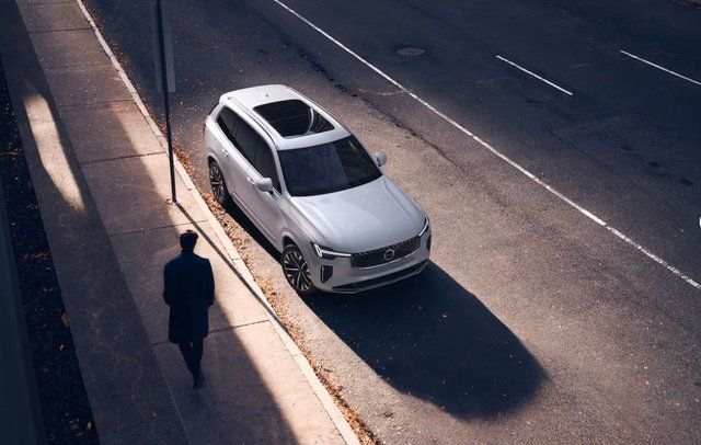 2026 Volvo XC90 Plus - Photo 9
