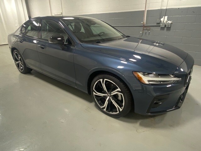 2025 Volvo S60 Core photo 3