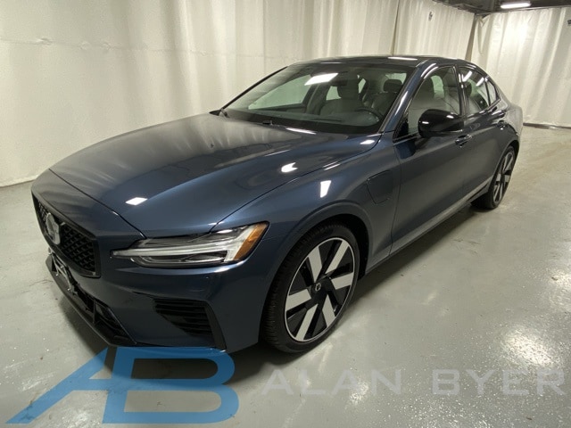 2025 Volvo S60 Ultra's photo