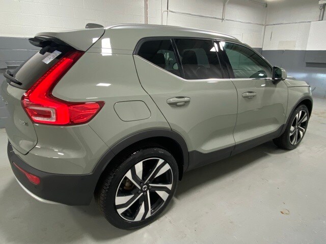 2024 Volvo XC40 Plus photo 3