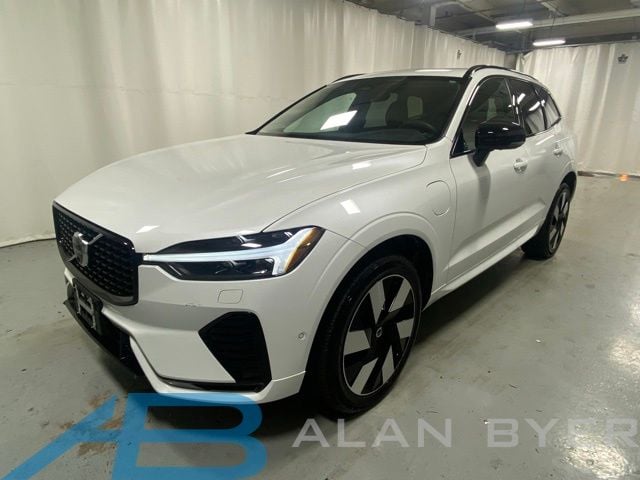 2024 Volvo XC60 T8 Plus Dark Theme AWD's photo